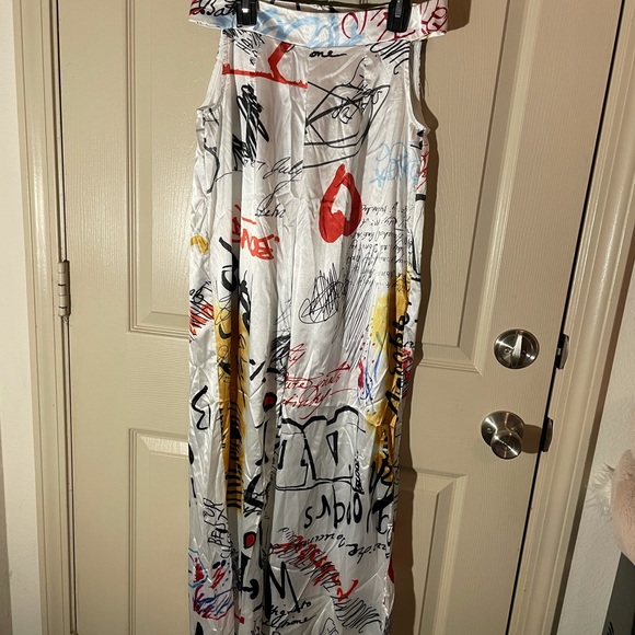 Fashion Nova Silk Pants with cut out - Picture 1 of 4